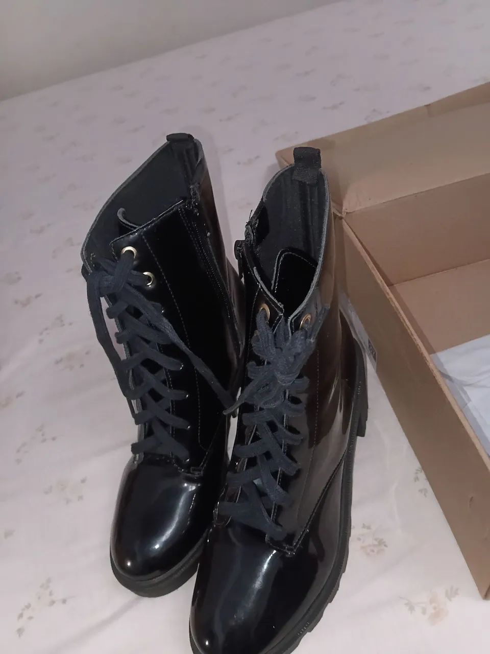 Bota bebecê semi nova - Foto 2