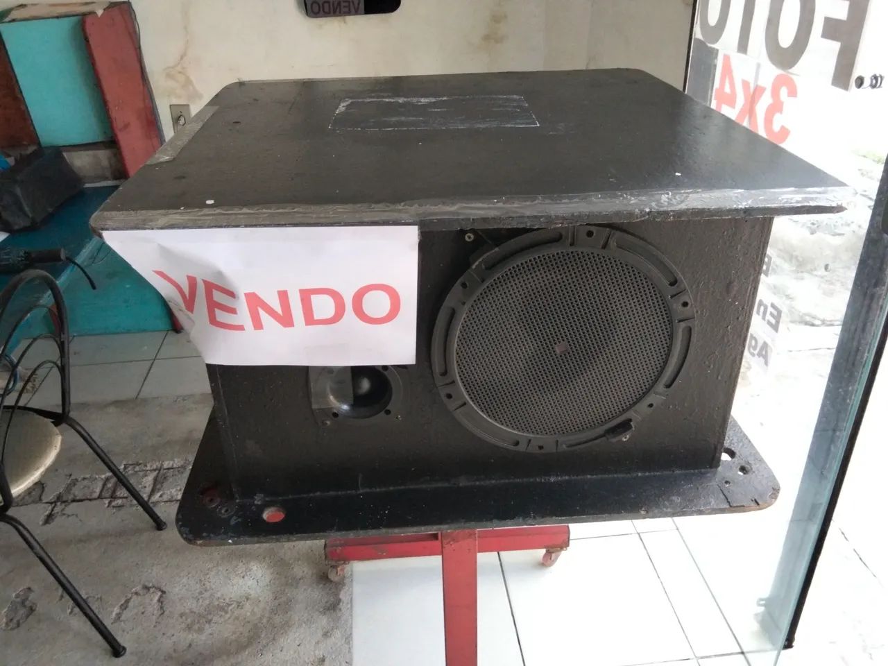 Caixa de som de 1.200 watts 
