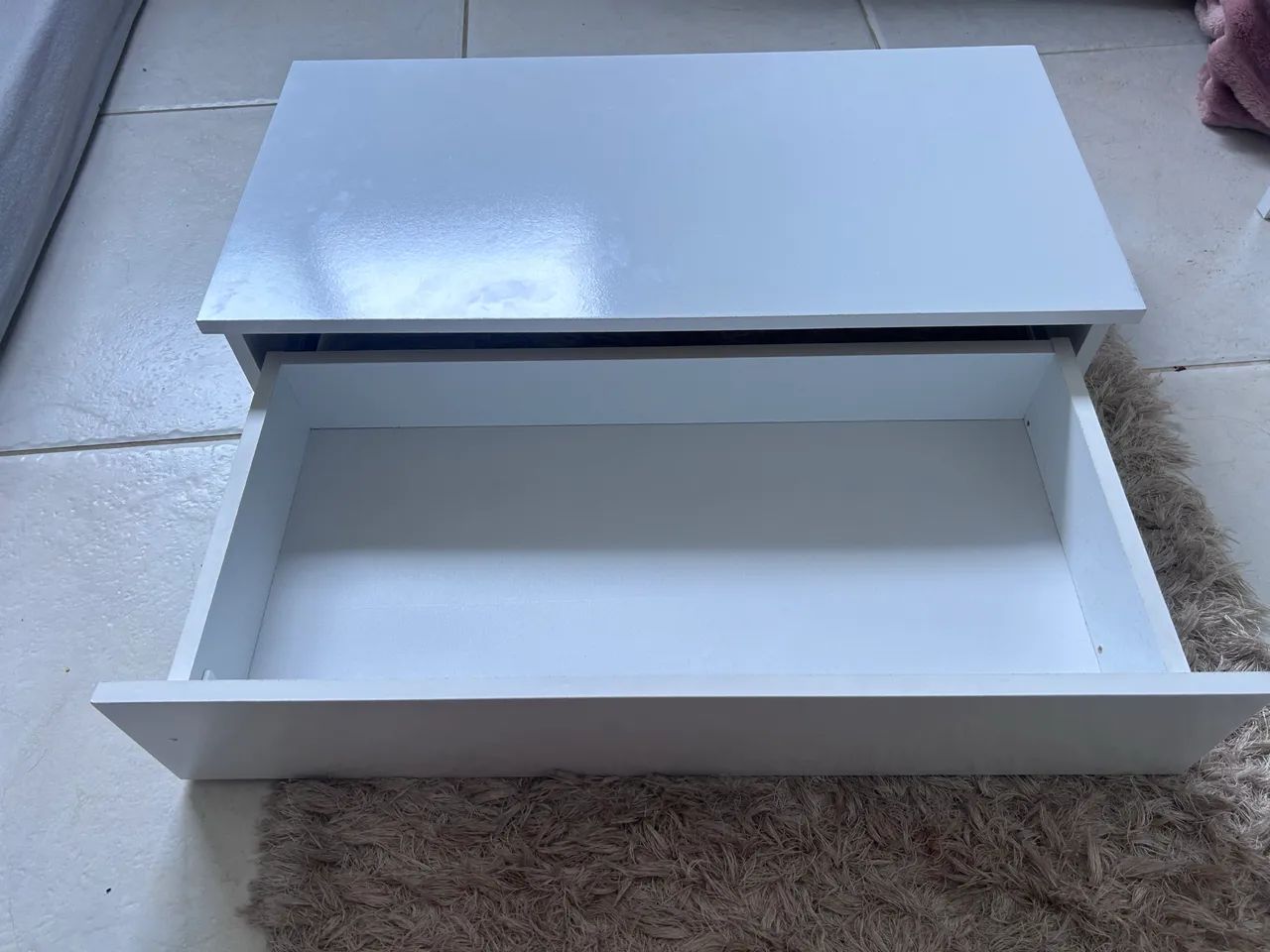 Prateleira suspensa e mesa de cabeceira!