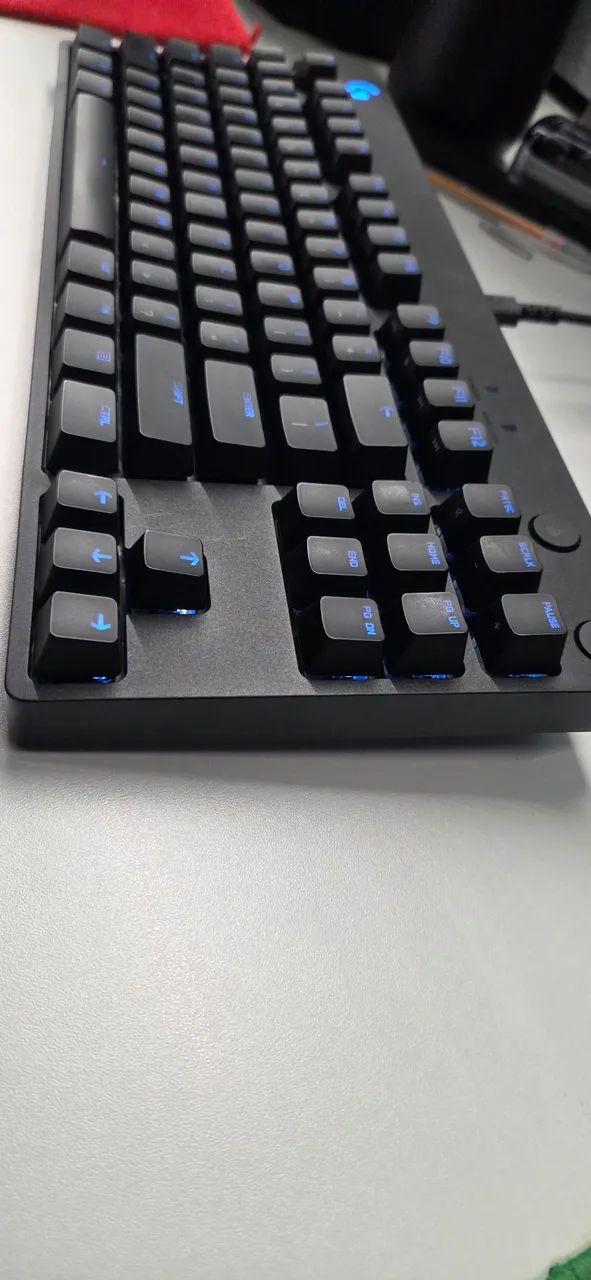 Teclado Logitech Pro TKL seminovo - Foto 3