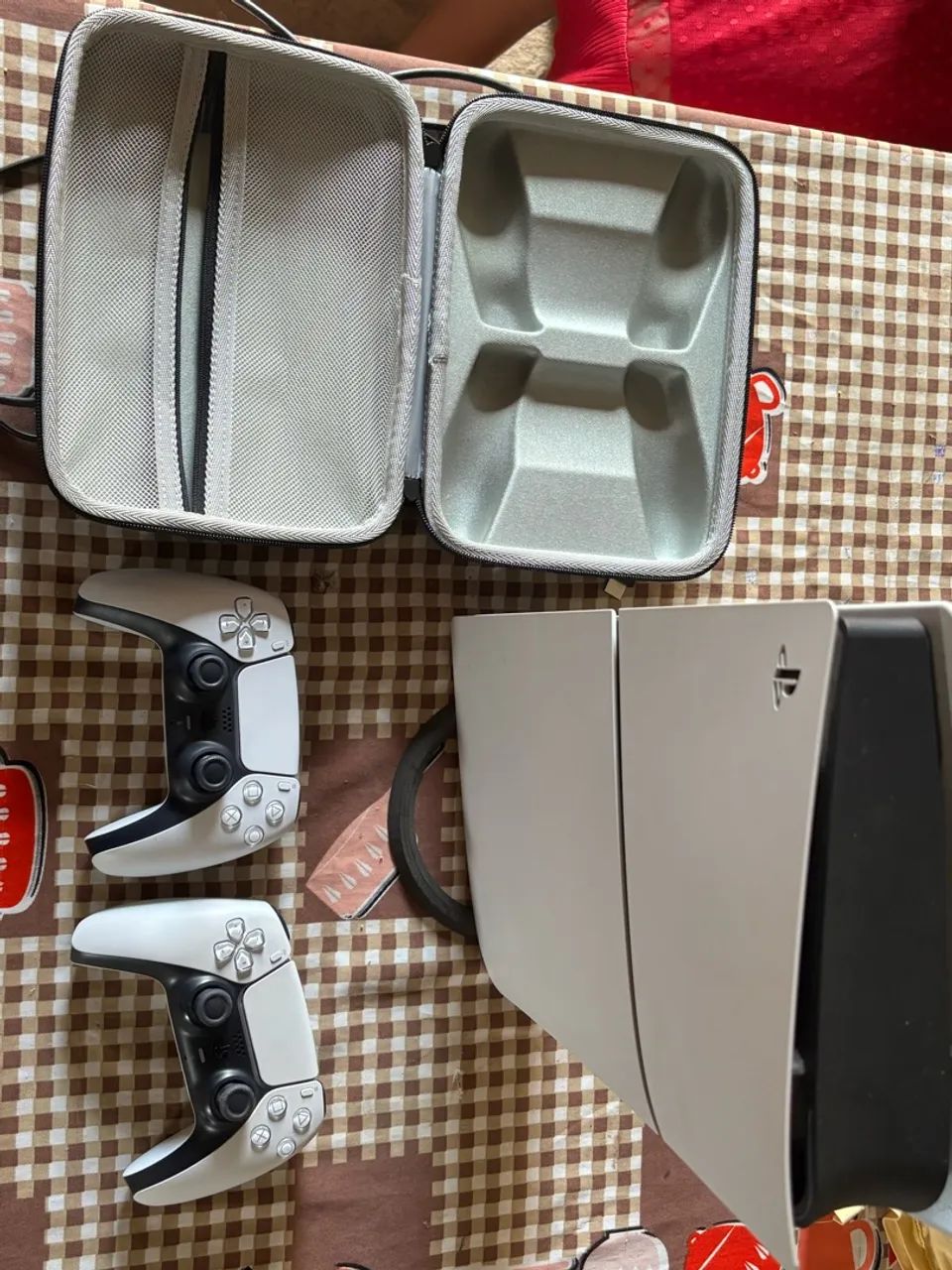 Vendo PS5 com dois controles e dois jogos  - Foto 2