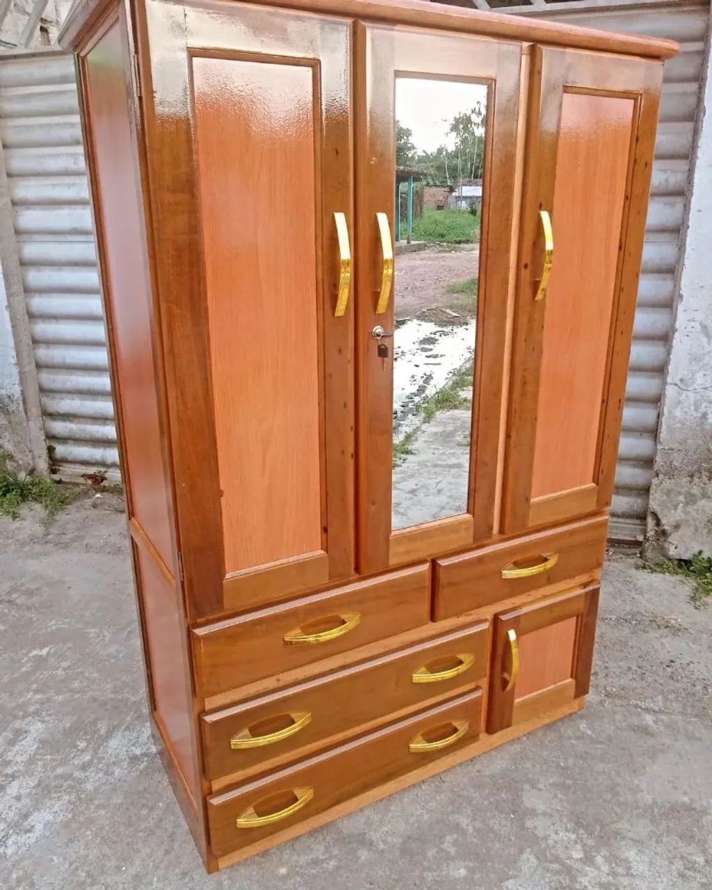 Guarda roupa de solteiro - 3 portas com espelho disponível  - Foto 2