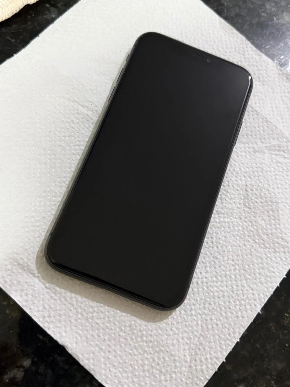 Vendo celular IPhone 11 impecável 
