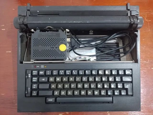 máquina de escrever olivetti praxis 20 - Foto 2