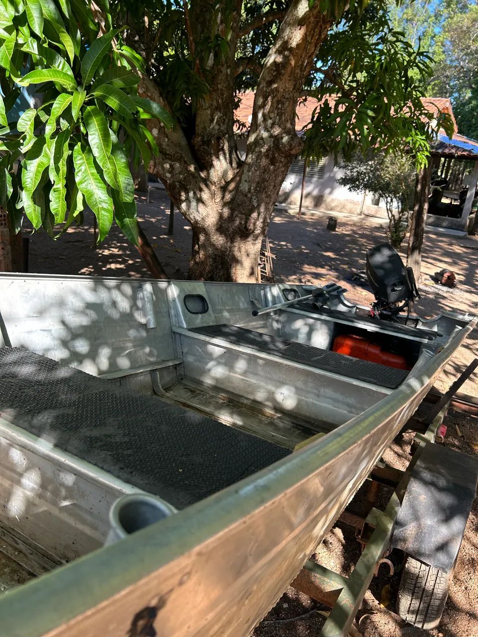 Vendo Barco 2001 completo Motor 15hp Mercury 