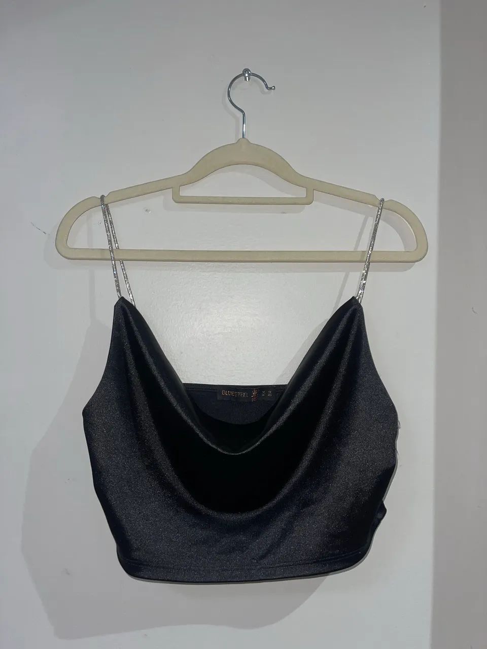 Blusa preta com alça de brilho  - Foto 2