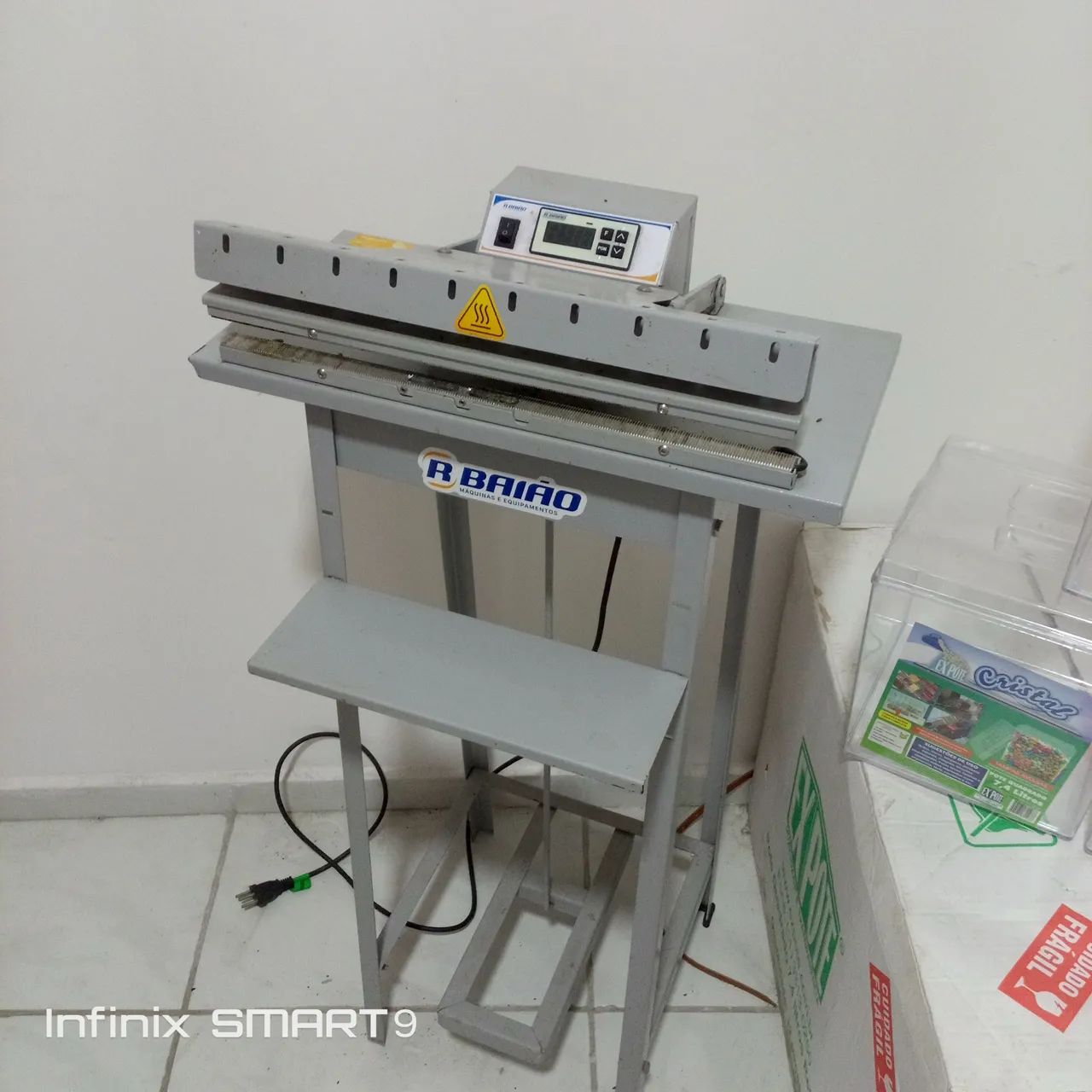 12 potes acrílico e máquina celadora cerrilhada - Foto 4