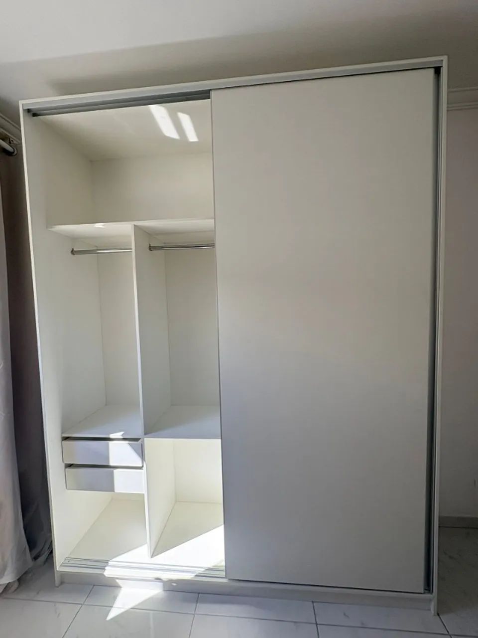 ROUPEIRO NOVO  100% MDF COM PORTAS DE CORRER  - Foto 2