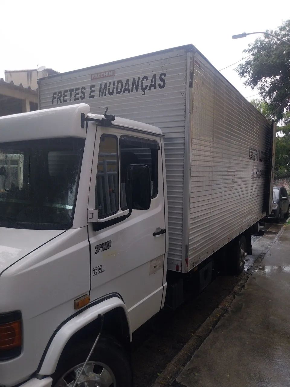 Fretes e mudanças caminhão baú 5.50mts - Foto 2