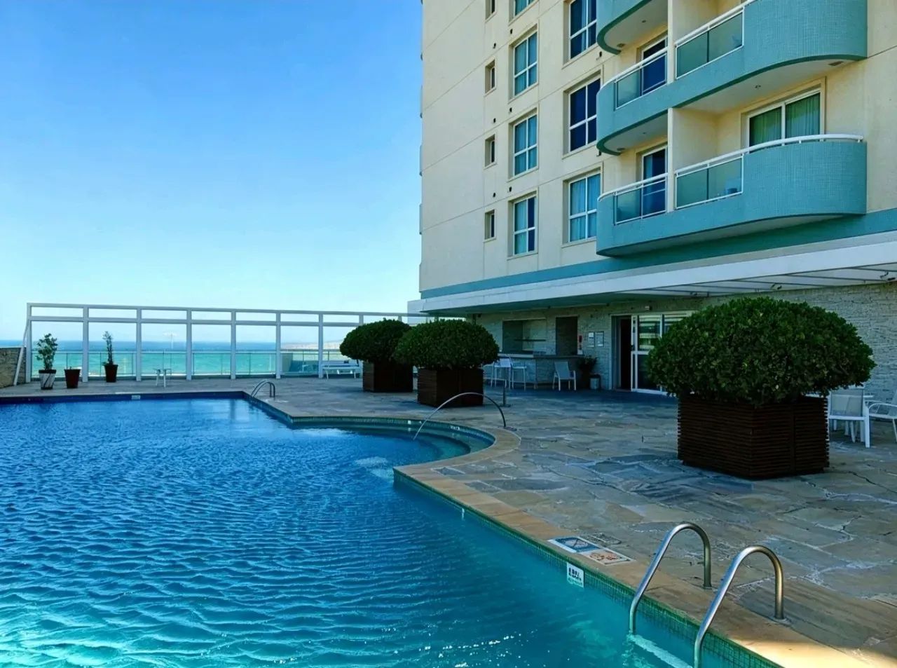 Flat Amplo a Venda na Praia dos Cavaleiros - Foto 2