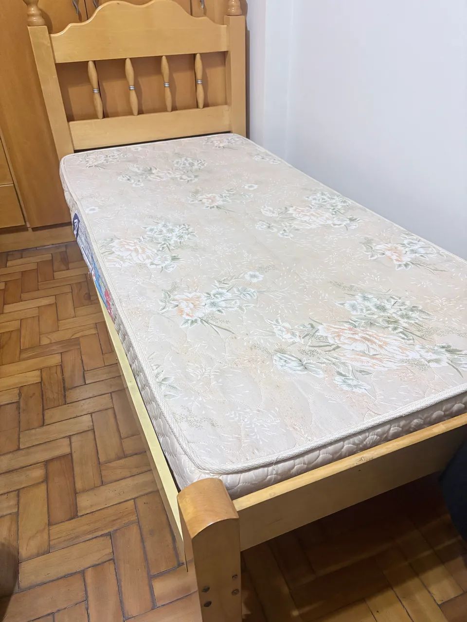 Cama madeira maciça 