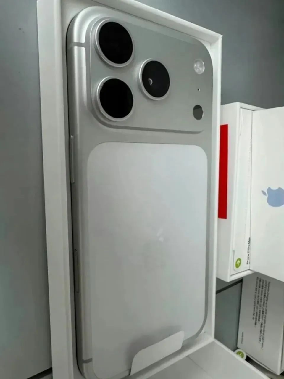 Vendo iPhone 17 pro max  - Foto 2
