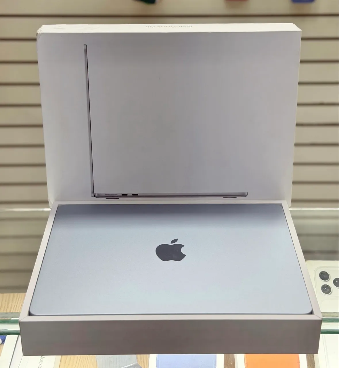 MacBook Air M2 13 16® GB NOVO LACRADO 1 ANO DE GARANTIA APPLE