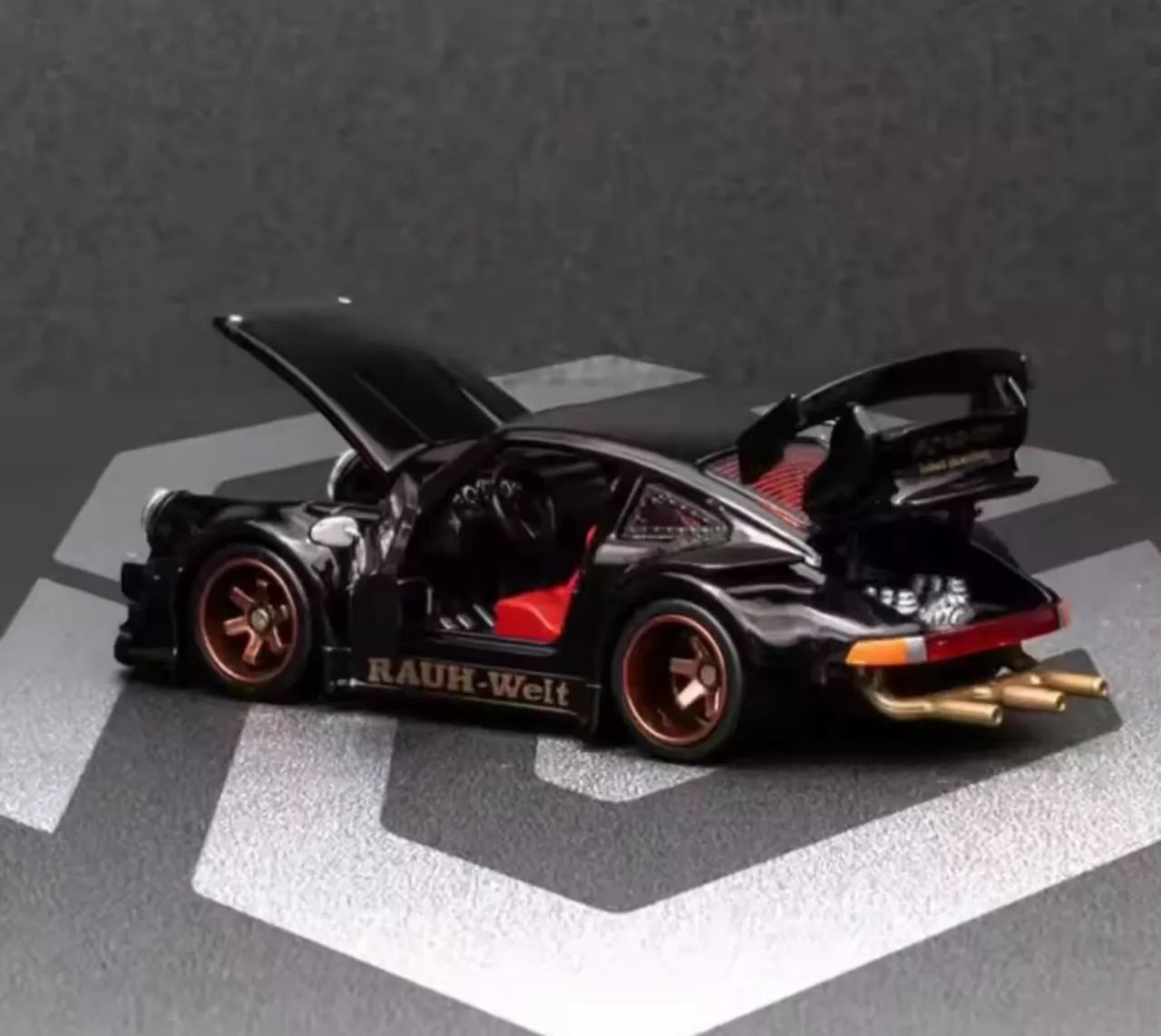 Porsche 930 RWB 1 64 abre portas  - Foto 3