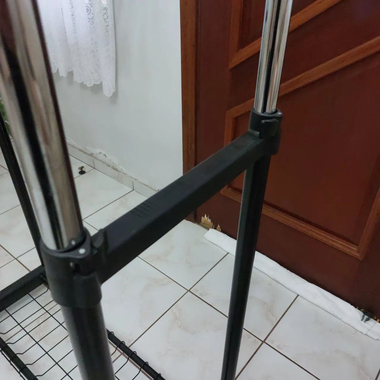 Araras de roupas dupla com rodinhas - Foto 4