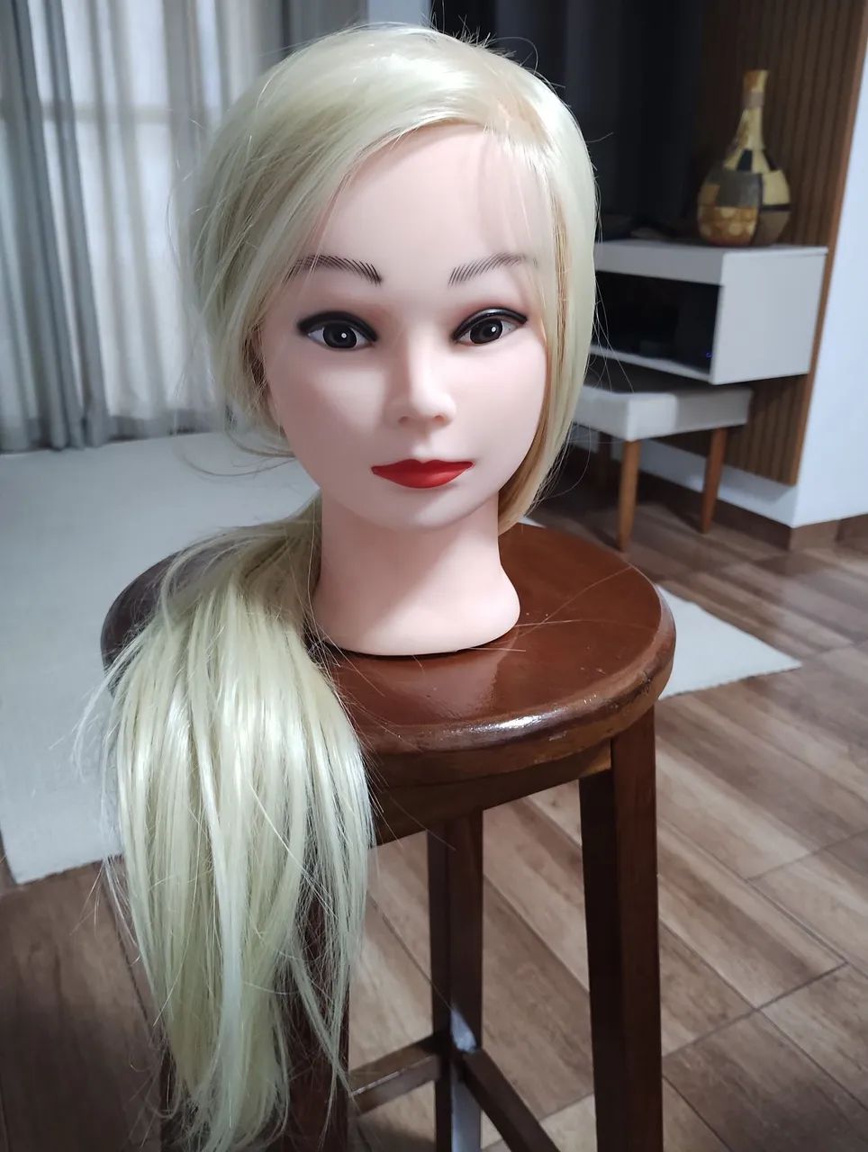 Boneca com cabelo longo para treino de penteados - Foto 4