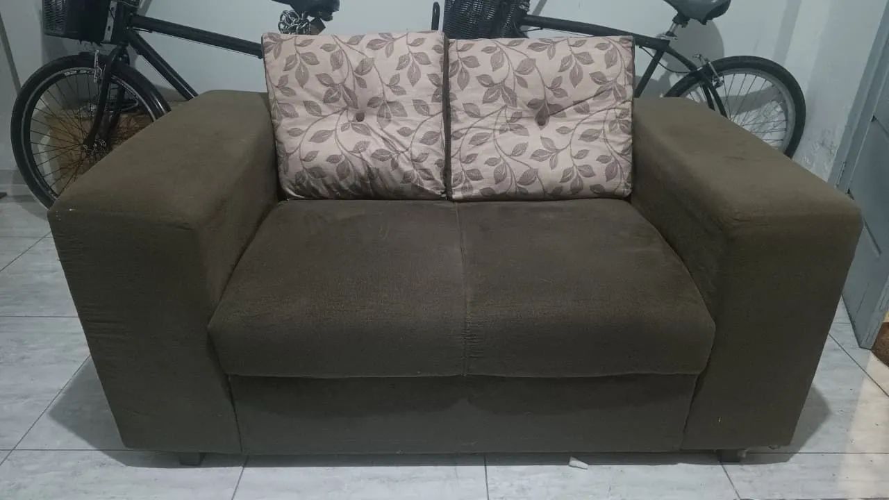 Sofá de dois lugares 