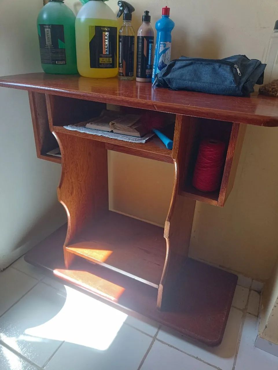 Vende-se um rack de madeira 