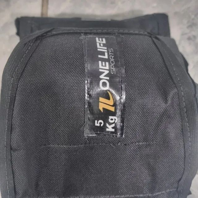 Lote de pesos: 3 kettlebells, halteres e caneleiras - Foto 4