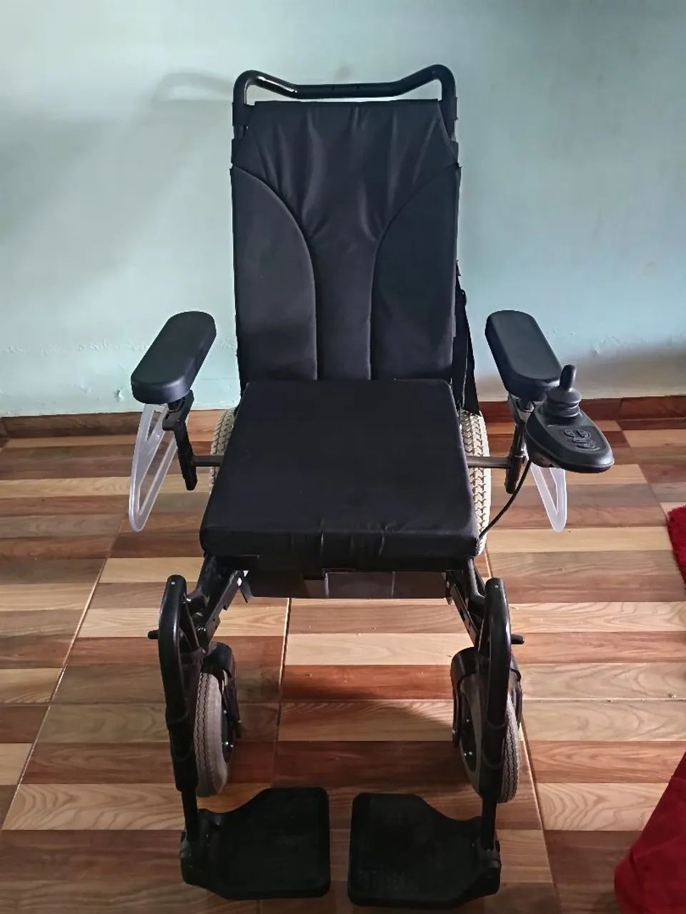 Vendo cadeira de roda elétrica 