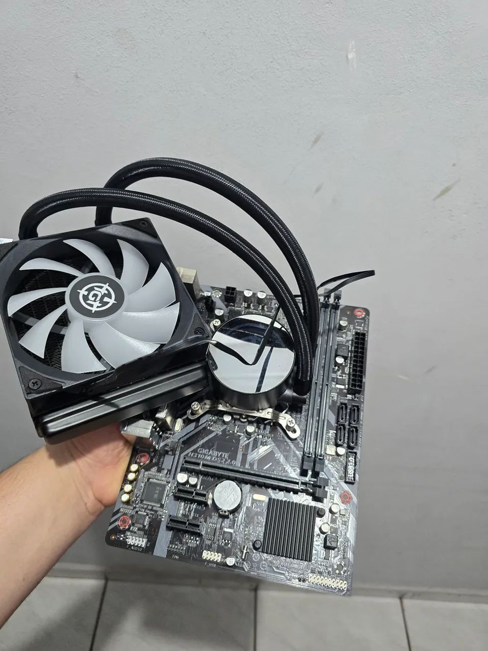 Kit processador I5 9400F + H310 + WATER COOLER482679547054663683