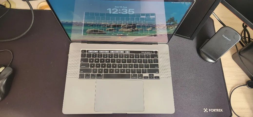 Macbook Pro 16GB i7