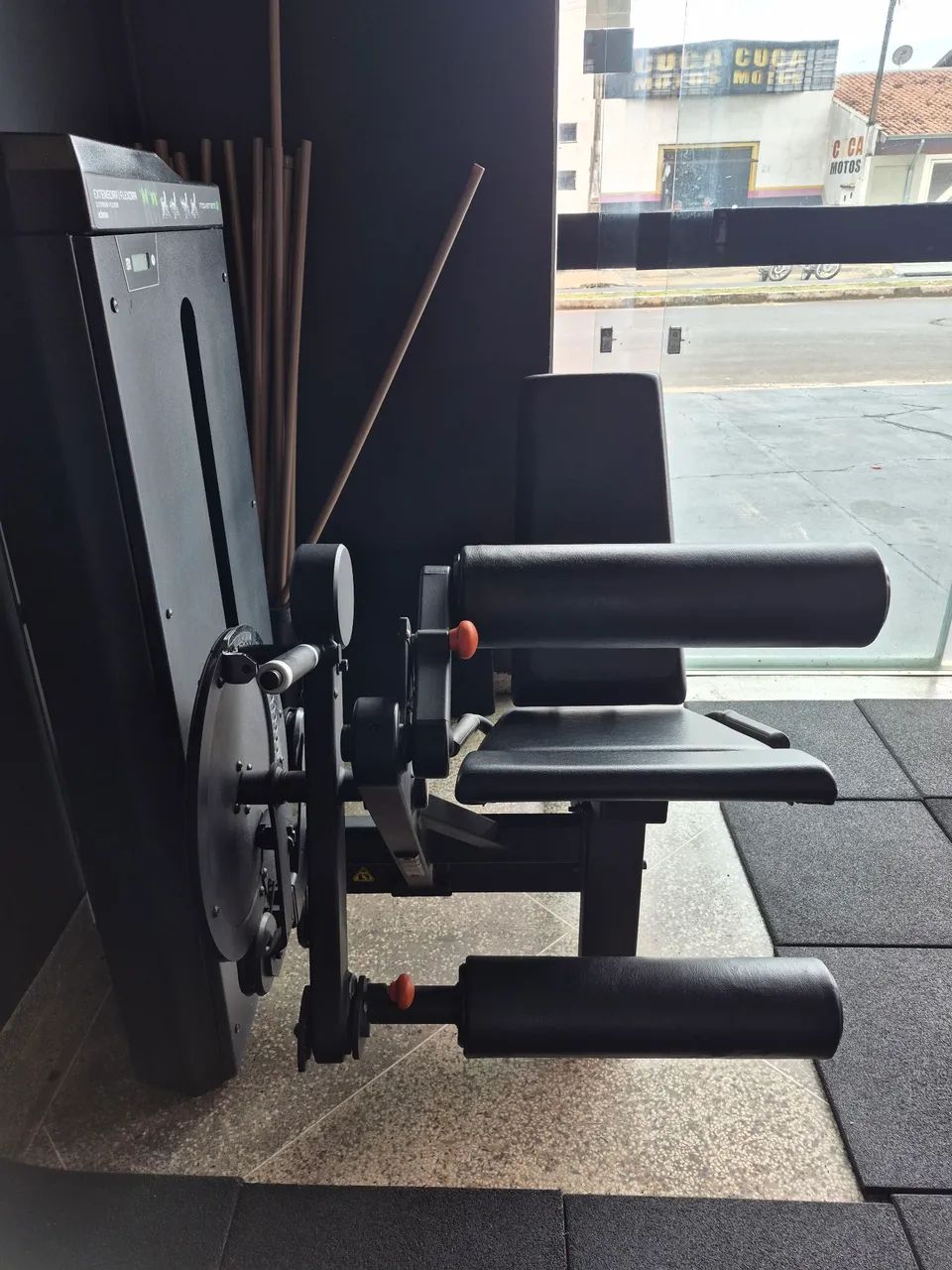VENDO CADEIRA EXTENSORA E FLEXORA  - Foto 5