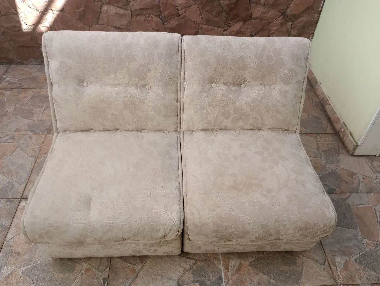 Duas poltronas/Sofá de dois lugares de marca tradicional no mercado de Móveis. - Foto 3