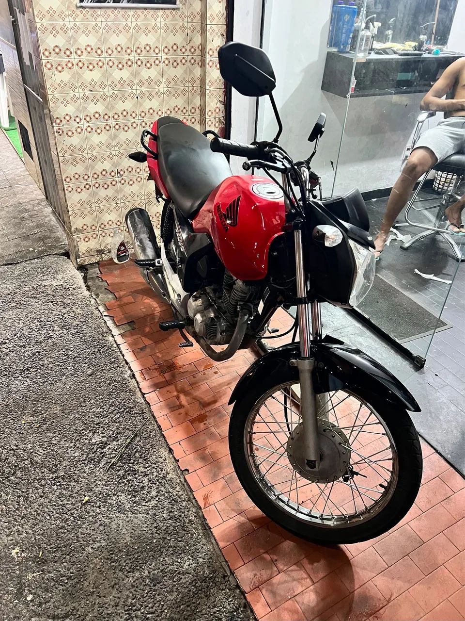 Alugo Honda 160