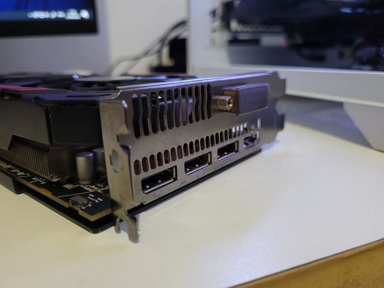 RX 570 4GB RedDevil - Funcionando perfeitamente | Excelente estado - Foto 4