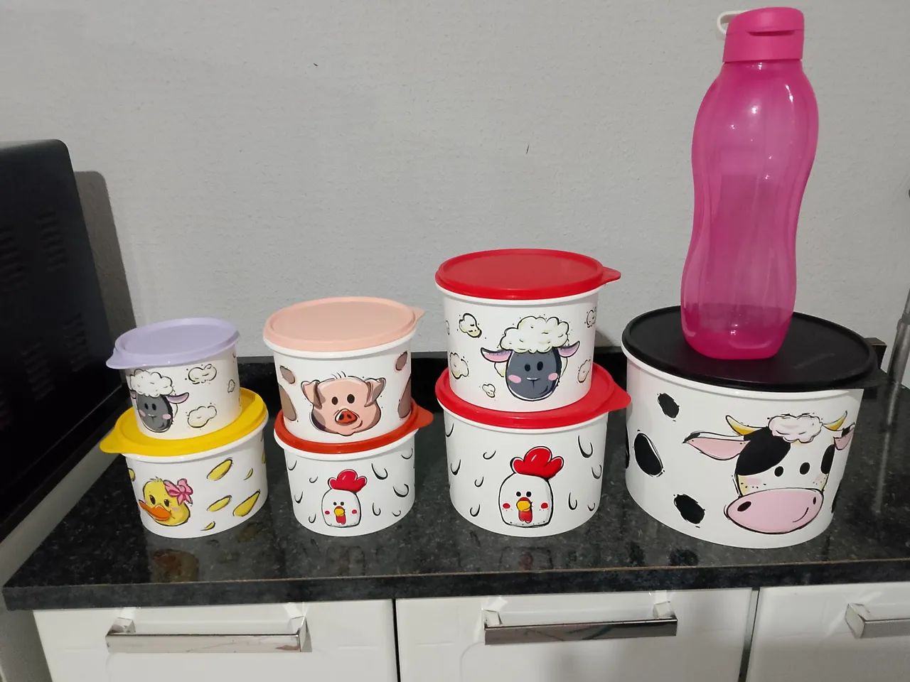  Tupperware