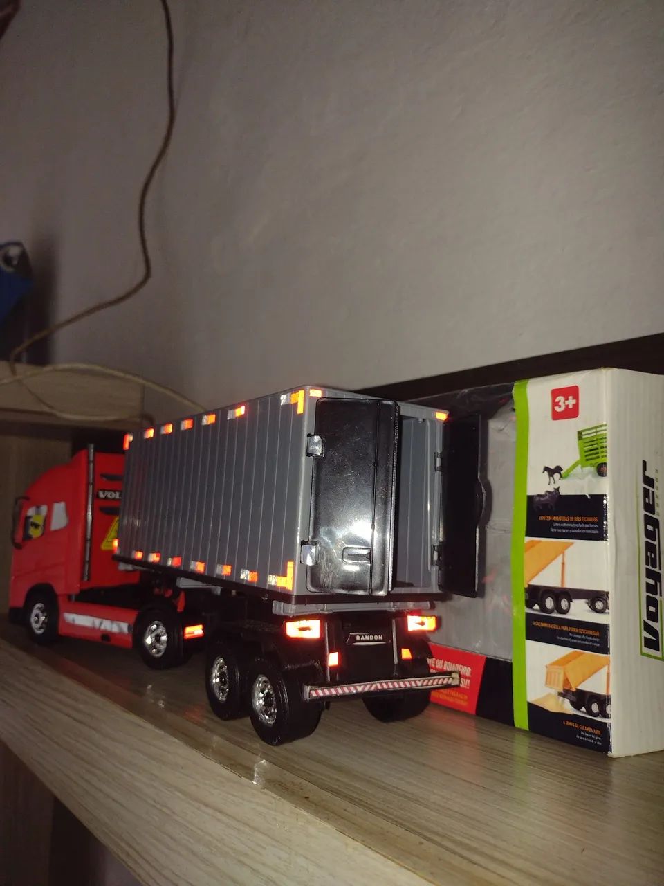 Caminhão Volvo Baú Container  - Foto 5