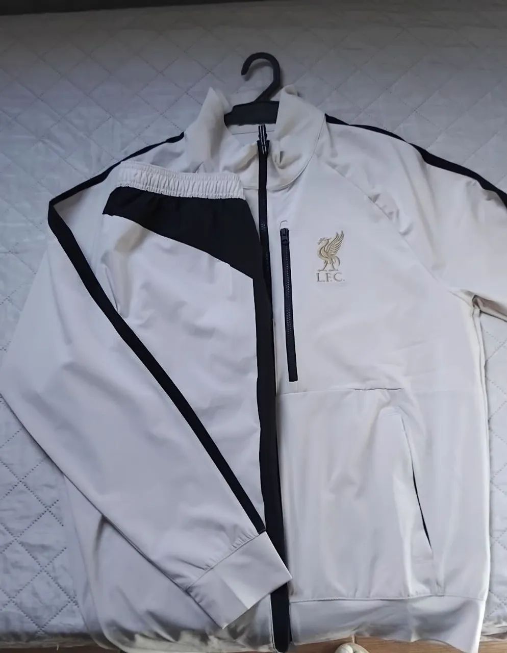 Conjunto Nike LeBron x Liverpool 