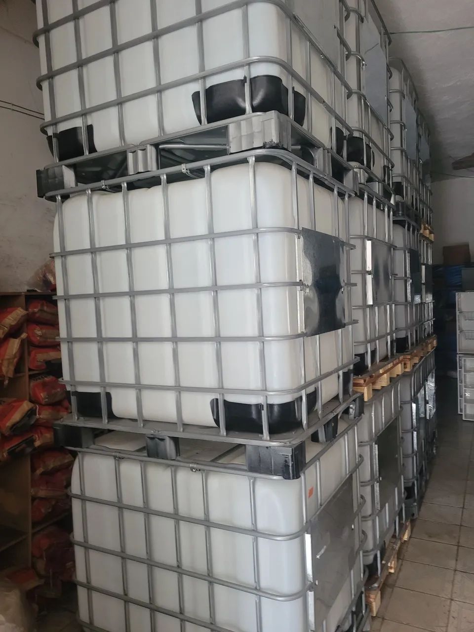Bombonas 1000 litros novas com grade 