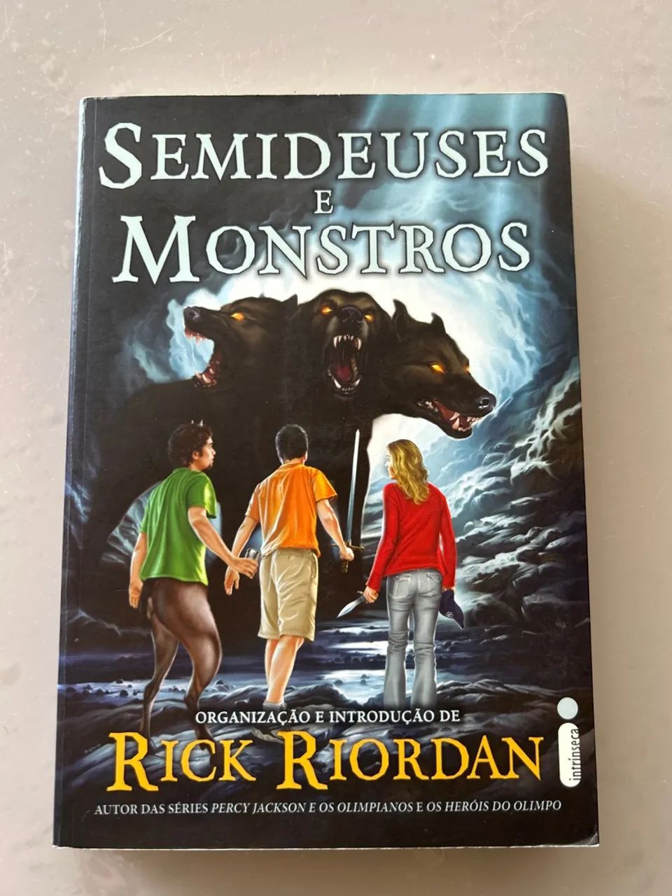 Livro SEMIDEUSES E MONSTROS
