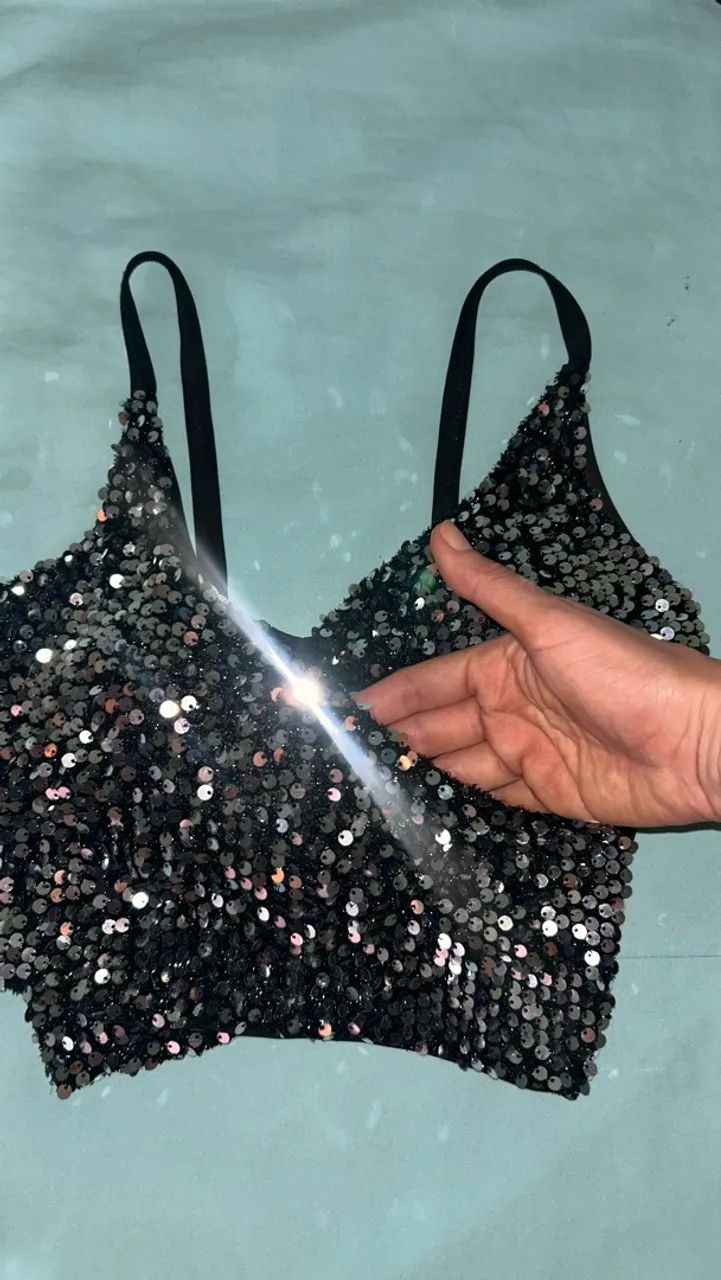 Blusinha brilhosa de longe  - Foto 2