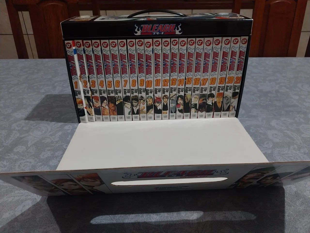 Bleach Box Set 1: Volumes 1-21 (semi-novo) - Livros e revistas