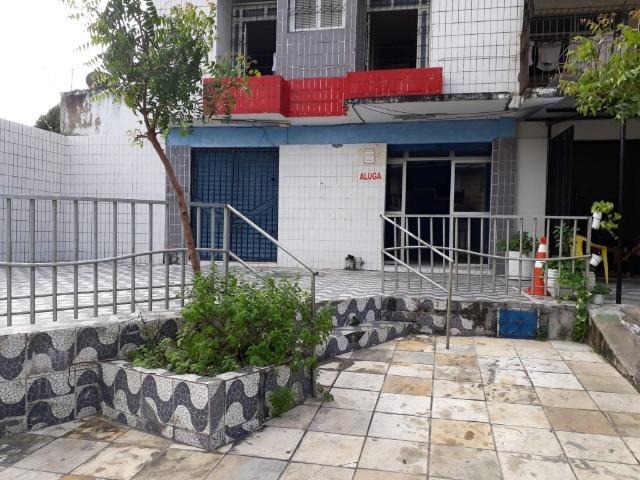 Alugam-se duas lojas no bairro de Fátima
