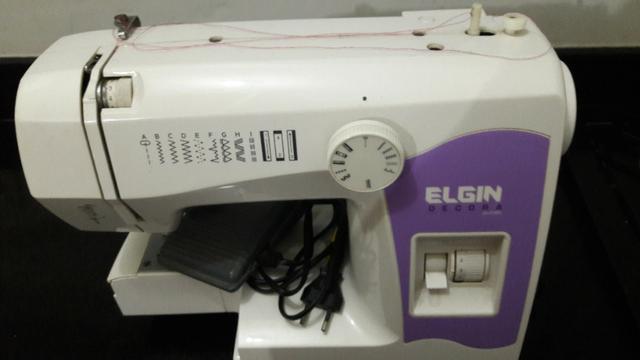 Máquina de costura Elgin