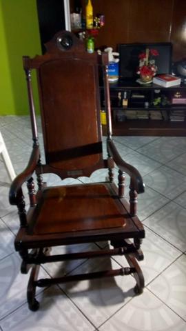 Cadeira de balanço Antiga em perfeito estado