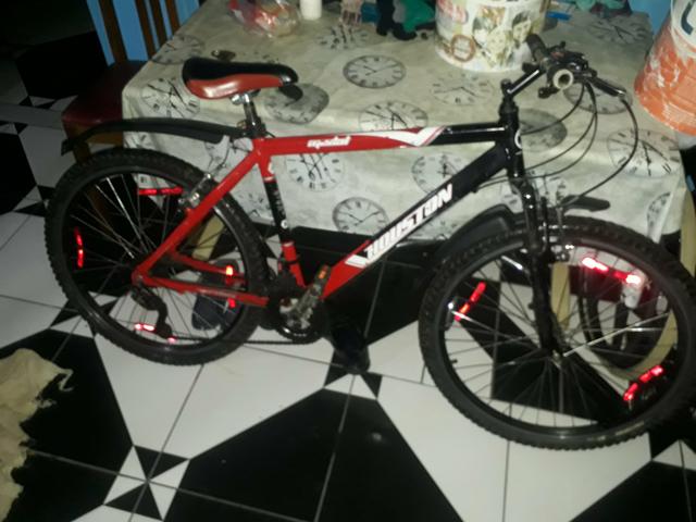 Bicicleta houstom Leia a descrição