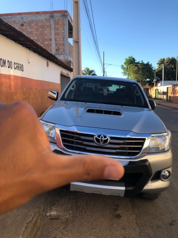 HILUX COMPLETA