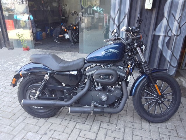 HARLEY IRON 883
