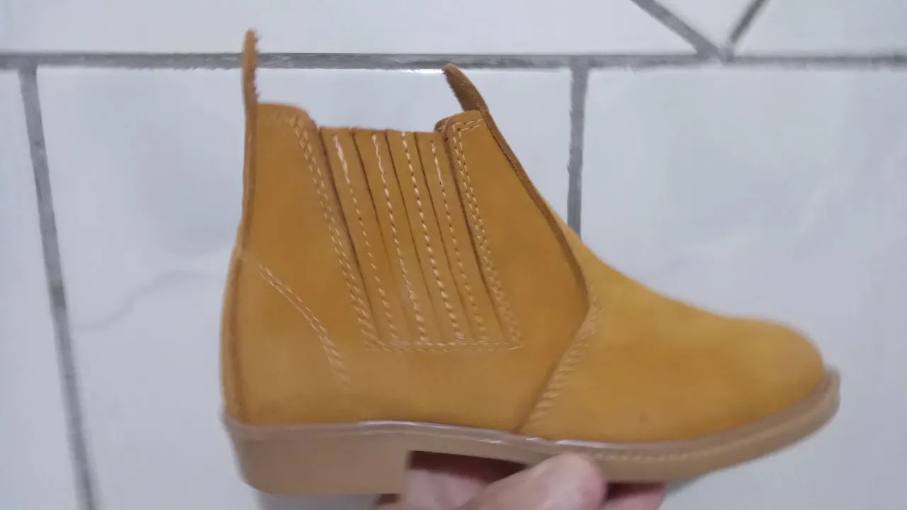 BOTINA EM COURO LEGÍTIMO 