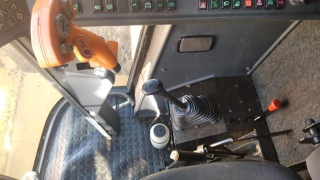 Colheitadeira New Holland - TC 59, 5600 Horas. Fabricação 2003 - Foto 3