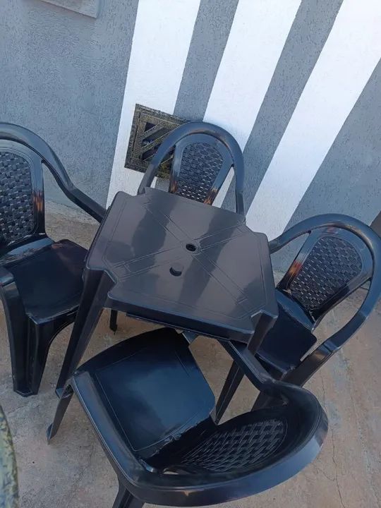 Jogos de Mesas novos modelo poltronas de Plástico forte e resistente.