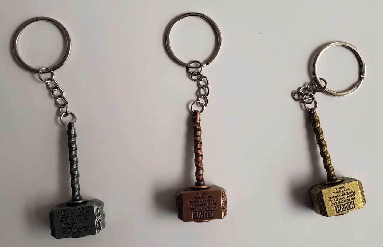 Chaveiros de metal Mão do Hulk e Martelo de Thor
