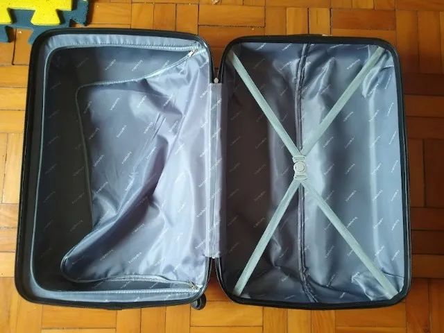 Mala rígida, preta com rodinhas - Foto 3