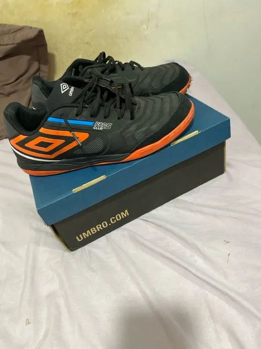 Chuteira de futsal umbro pro 5 bumpTamanho 40 - Foto 2