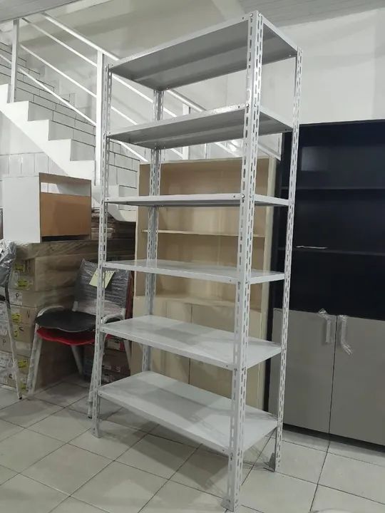 Estante para estoque. 